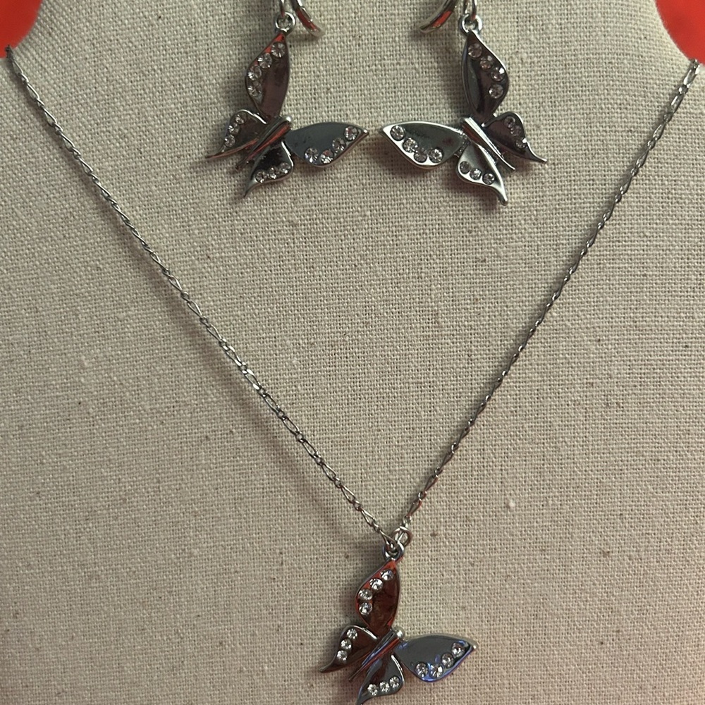 a set of necklace and earrings